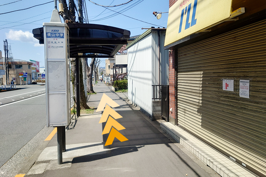 大通り方面に進みます