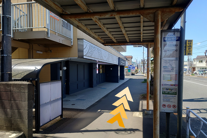 大通り方面に進みます